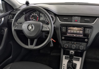 Подержанный автомобиль Skoda Octavia Liftback 2018 года (27 фото)