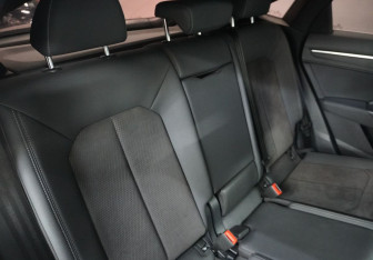 Подержанный автомобиль Audi Q3 2020 года (12 фото)