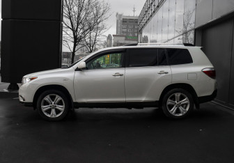 Подержанный автомобиль Toyota Highlander 2011 года (8 фото)