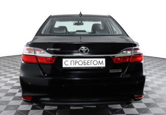 Подержанный автомобиль Toyota Camry Sedan 2017 года (6 фото)