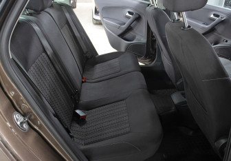 Подержанный автомобиль Volkswagen Polo Sedan 2015 года (12 фото)