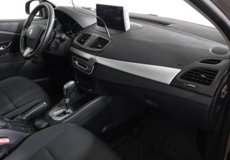 Подержанный автомобиль Renault Megane Hatchback 2012 года (10 фото)