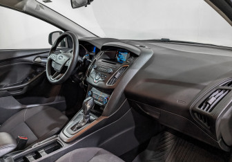 Подержанный автомобиль Ford Focus Hatchback 2018 года (12 фото)
