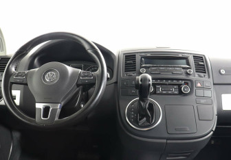 Подержанный автомобиль Volkswagen Multivan 2014 года (7 фото)