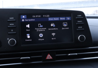 Подержанный автомобиль Hyundai Elantra Sedan 2022 года (18 фото)