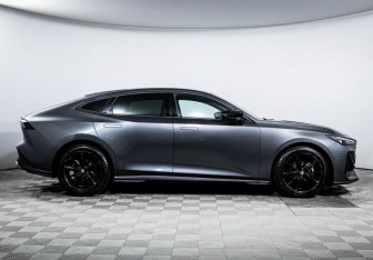 Подержанный автомобиль Changan UNI-V 2023 года (4 фото)