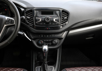 Подержанный автомобиль LADA (ВАЗ) Vesta Sedan 2021 года (14 фото)