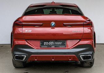 Подержанный автомобиль BMW X6 2021 года (6 фото)