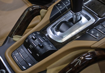 Подержанный автомобиль Porsche Cayenne 2014 года (17 фото)