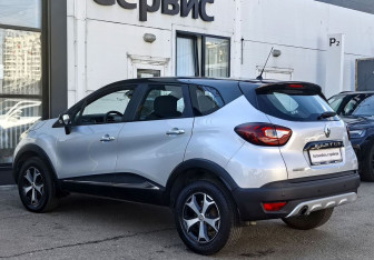 Подержанный автомобиль Renault Kaptur 2019 года (7 фото)
