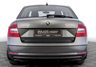Подержанный автомобиль Skoda Octavia Liftback 2019 года (6 фото)