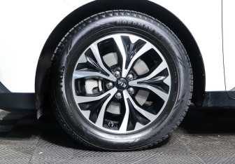 Подержанный автомобиль Kia Carnival 2021 года (10 фото)