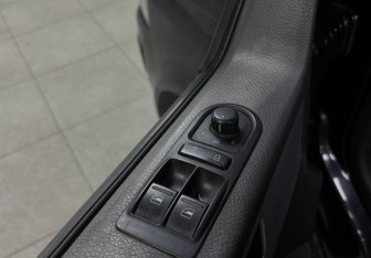 Подержанный автомобиль Volkswagen Multivan 2013 года (31 фото)