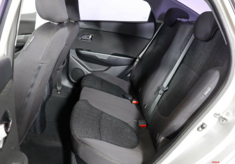 Подержанный автомобиль Kia Rio Sedan 2012 года (16 фото)