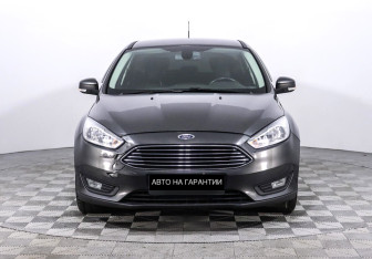 Подержанный автомобиль Ford Focus Hatchback 2018 года (2 фото)