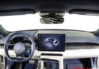 Подержанный автомобиль Zeekr 001 2022 года (12 фото)