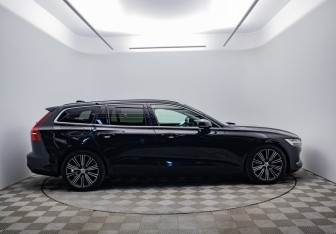 Подержанный автомобиль Volvo V60 2020 года (6 фото)