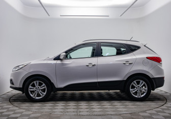 Подержанный автомобиль Hyundai ix35 2012 года (8 фото)