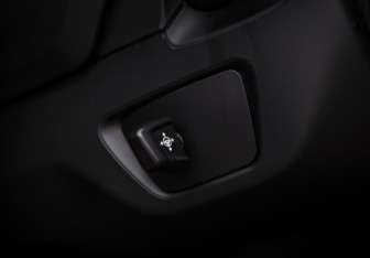 Подержанный автомобиль BMW X6 2020 года (21 фото)