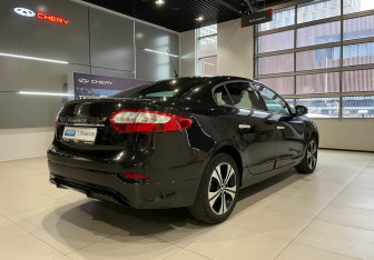 Подержанный автомобиль Renault Fluence 2012 года (4 фото)