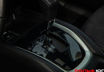 Подержанный автомобиль Nissan X-Trail 2015 года (15 фото)