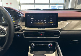 Подержанный автомобиль Geely Coolray 2022 года (16 фото)
