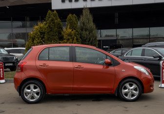 Подержанный автомобиль Toyota Yaris Hatchback 2007 года (3 фото)
