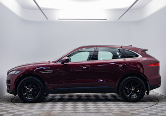 Подержанный автомобиль Jaguar F-Pace 2016 года (8 фото)