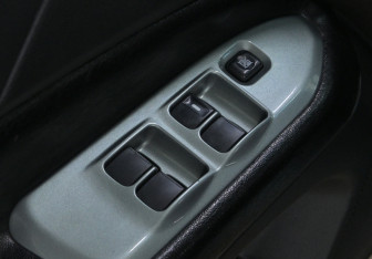 Подержанный автомобиль Mitsubishi Lancer Sedan 2005 года (12 фото)