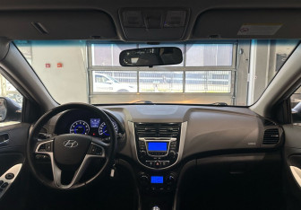 Подержанный автомобиль Hyundai Solaris Hatchback 2012 года (14 фото)