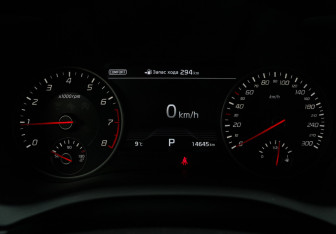 Подержанный автомобиль Kia Stinger 2018 года (29 фото)