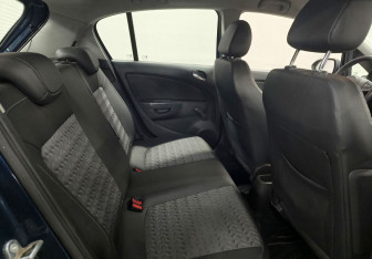 Подержанный автомобиль Opel Corsa 2011 года (13 фото)