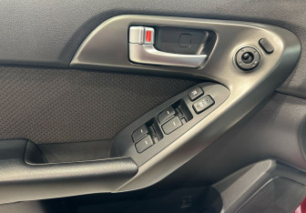 Подержанный автомобиль Kia Cerato Sedan 2010 года (17 фото)