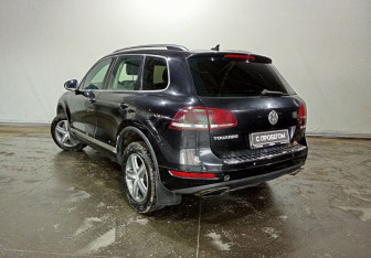 Подержанный автомобиль Volkswagen Touareg 2011 года (6 фото)