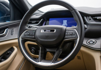 Подержанный автомобиль Jeep Grand Cherokee 2023 года (15 фото)