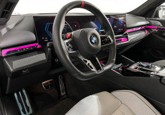 Подержанный автомобиль BMW M5 Sedan 2024 года (12 фото)