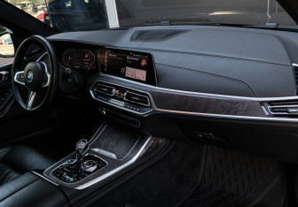 Подержанный автомобиль BMW X7 2020 года (7 фото)