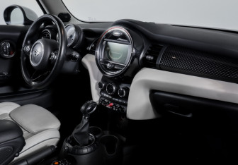 Подержанный автомобиль MINI Hatch 2017 года (9 фото)