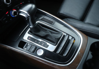 Подержанный автомобиль Audi Q5 2013 года (18 фото)