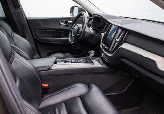 Подержанный автомобиль Volvo XC60 2018 года (9 фото)