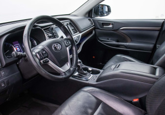 Подержанный автомобиль Toyota Highlander 2013 года (9 фото)