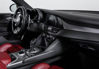 Подержанный автомобиль Alfa Romeo Giulia 2023 года (9 фото)