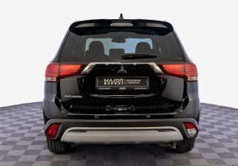 Подержанный автомобиль Mitsubishi Outlander 2020 года (6 фото)