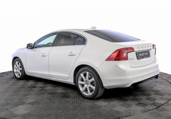 Подержанный автомобиль Volvo S60 2017 года (7 фото)