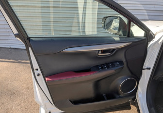 Подержанный автомобиль Lexus NX 2018 года (19 фото)