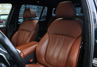 Подержанный автомобиль BMW X7 2021 года (21 фото)