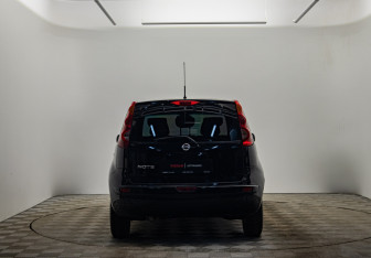 Подержанный автомобиль Nissan Note 2013 года (6 фото)