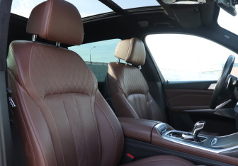 Подержанный автомобиль BMW X7 2020 года (14 фото)