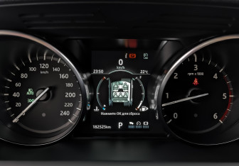 Подержанный автомобиль Land Rover Discovery 2018 года (16 фото)