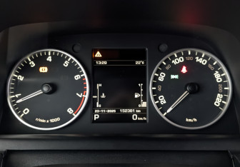 Подержанный автомобиль Land Rover Discovery 2016 года (16 фото)